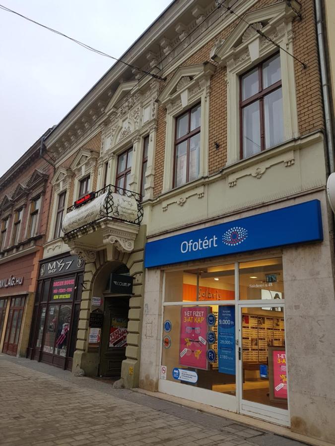 Grand Paradise Apartman Miskolc Eksteriør billede